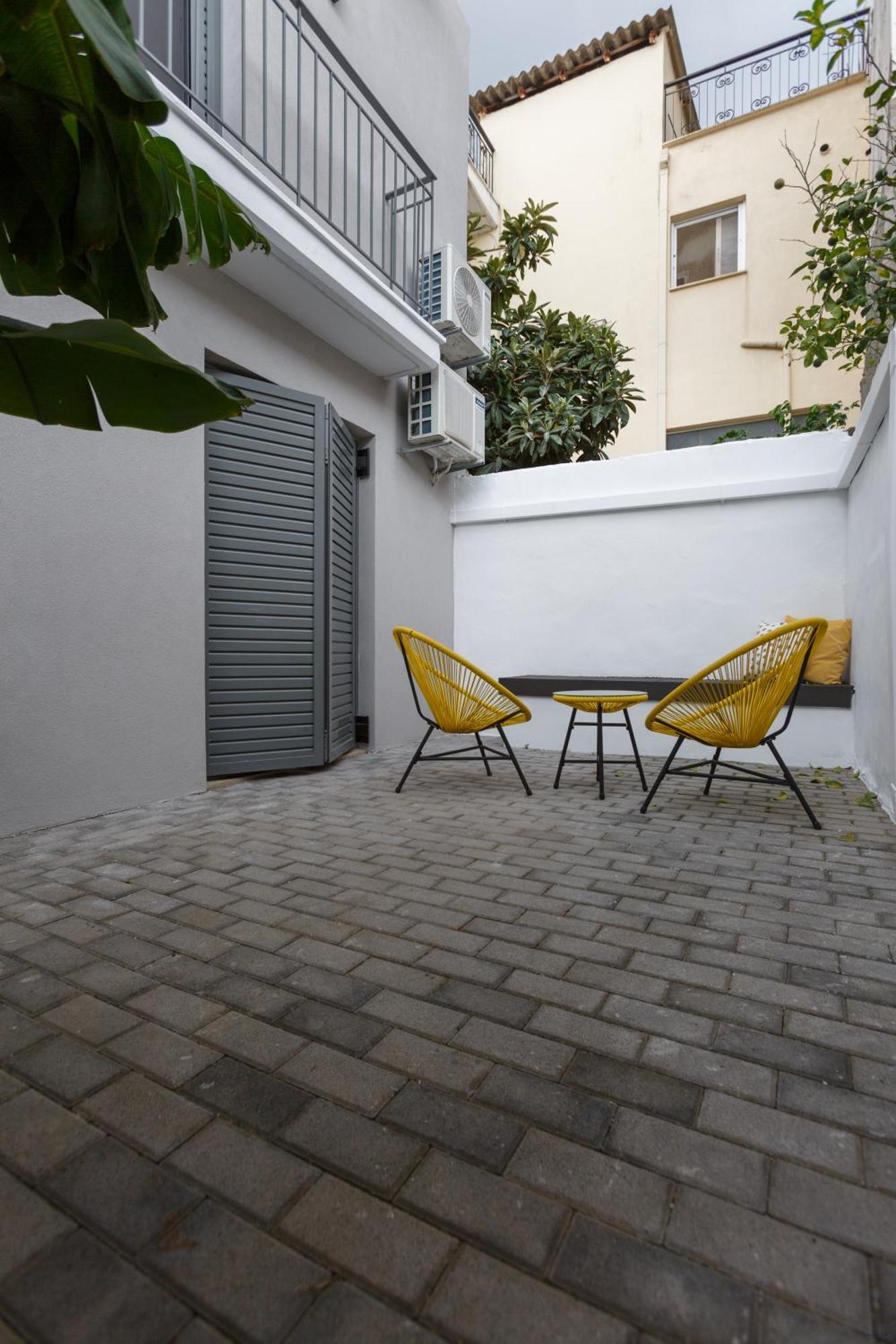 Groundfloor 2Br Apt With Smallyard Near The Heart Of カラマタ エクステリア 写真