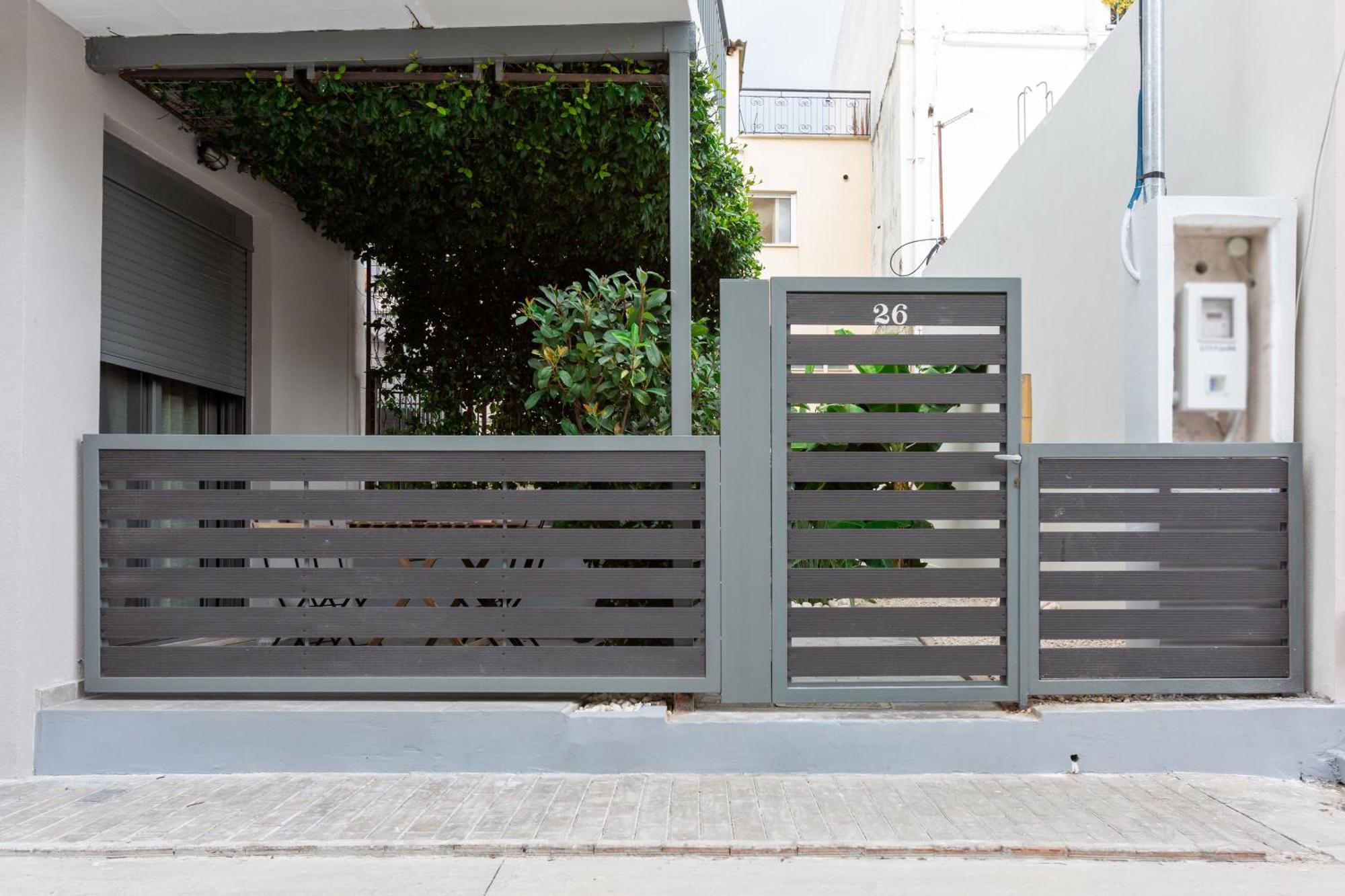 Groundfloor 2Br Apt With Smallyard Near The Heart Of カラマタ エクステリア 写真