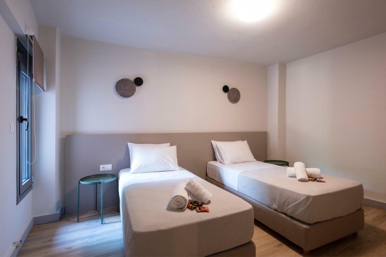 Groundfloor 2Br Apt With Smallyard Near The Heart Of カラマタ エクステリア 写真